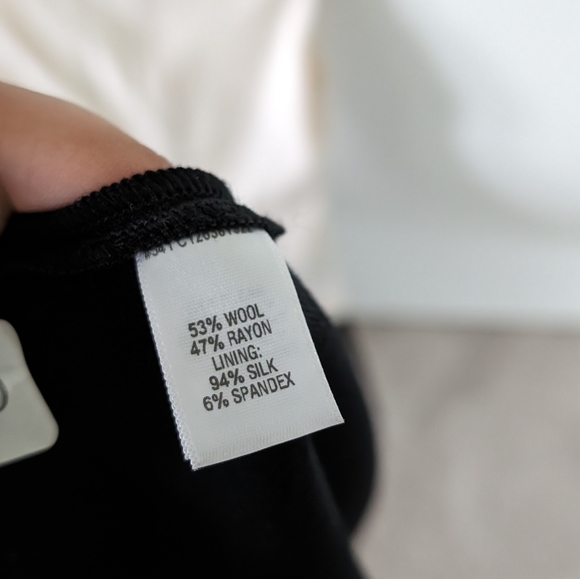 St John Dress With Back Slit - Picture 4 of 6